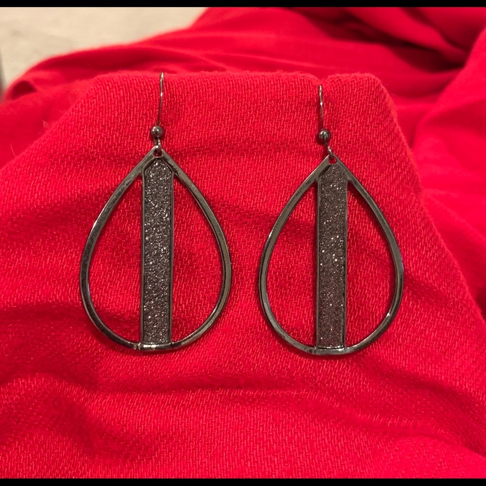 Black teardrop shaped earrings